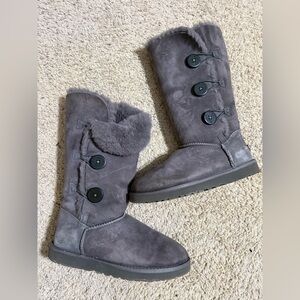 Ugg Bialey Button Triplet Boots Womens Style : 1873 SIZE 8 Gray